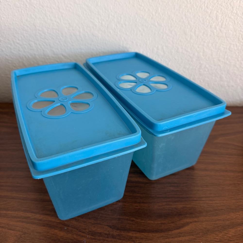 Vintage Rubbermaid Party Plan Food Storage Tear Drop Flower Blue 2 QT Set of 2